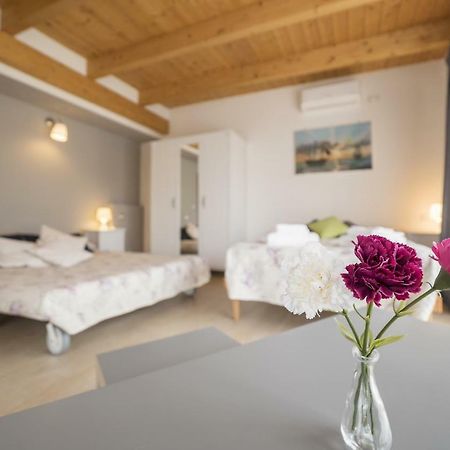 Апартаменты Peperino Attic Flat Чампино Экстерьер фото