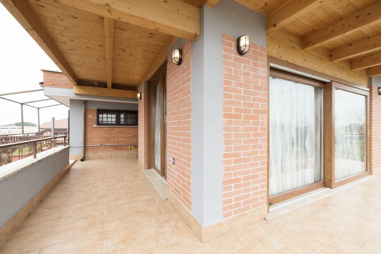 Апартаменты Peperino Attic Flat Чампино Экстерьер фото