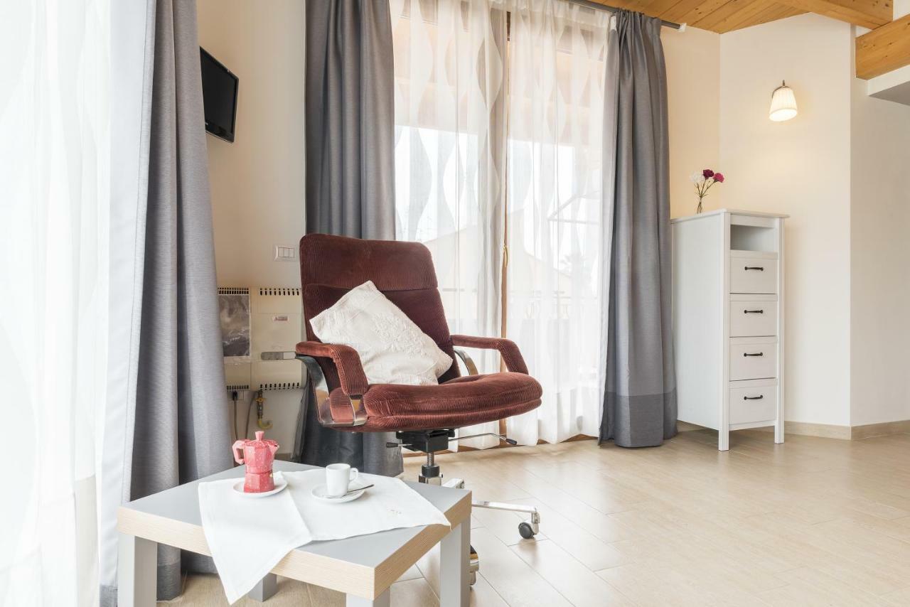 Апартаменты Peperino Attic Flat Чампино Экстерьер фото